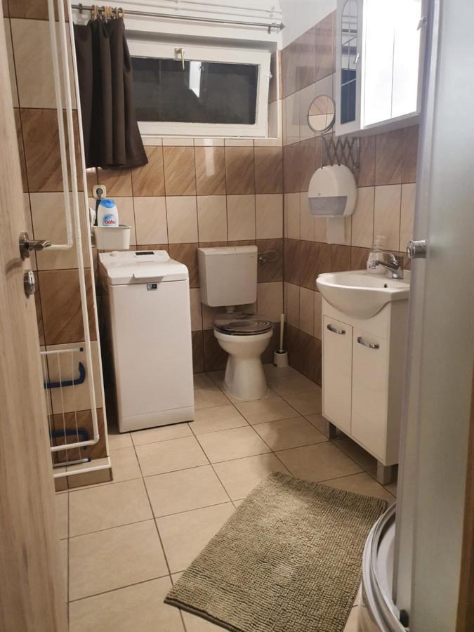 Family Friendly Gyal Apartment Екстериор снимка