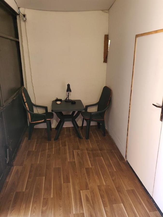 Family Friendly Gyal Apartment Екстериор снимка
