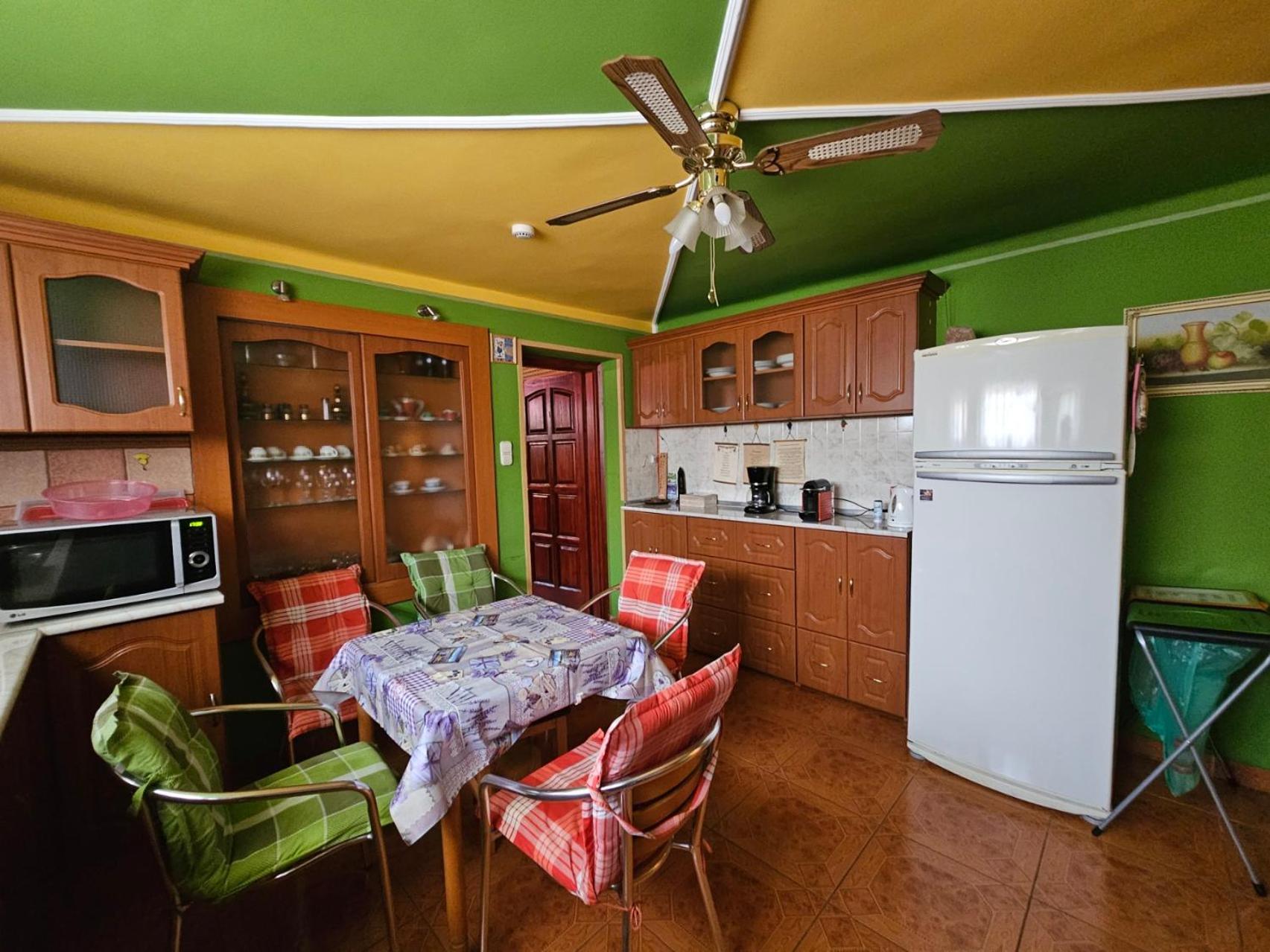 Family Friendly Gyal Apartment Екстериор снимка