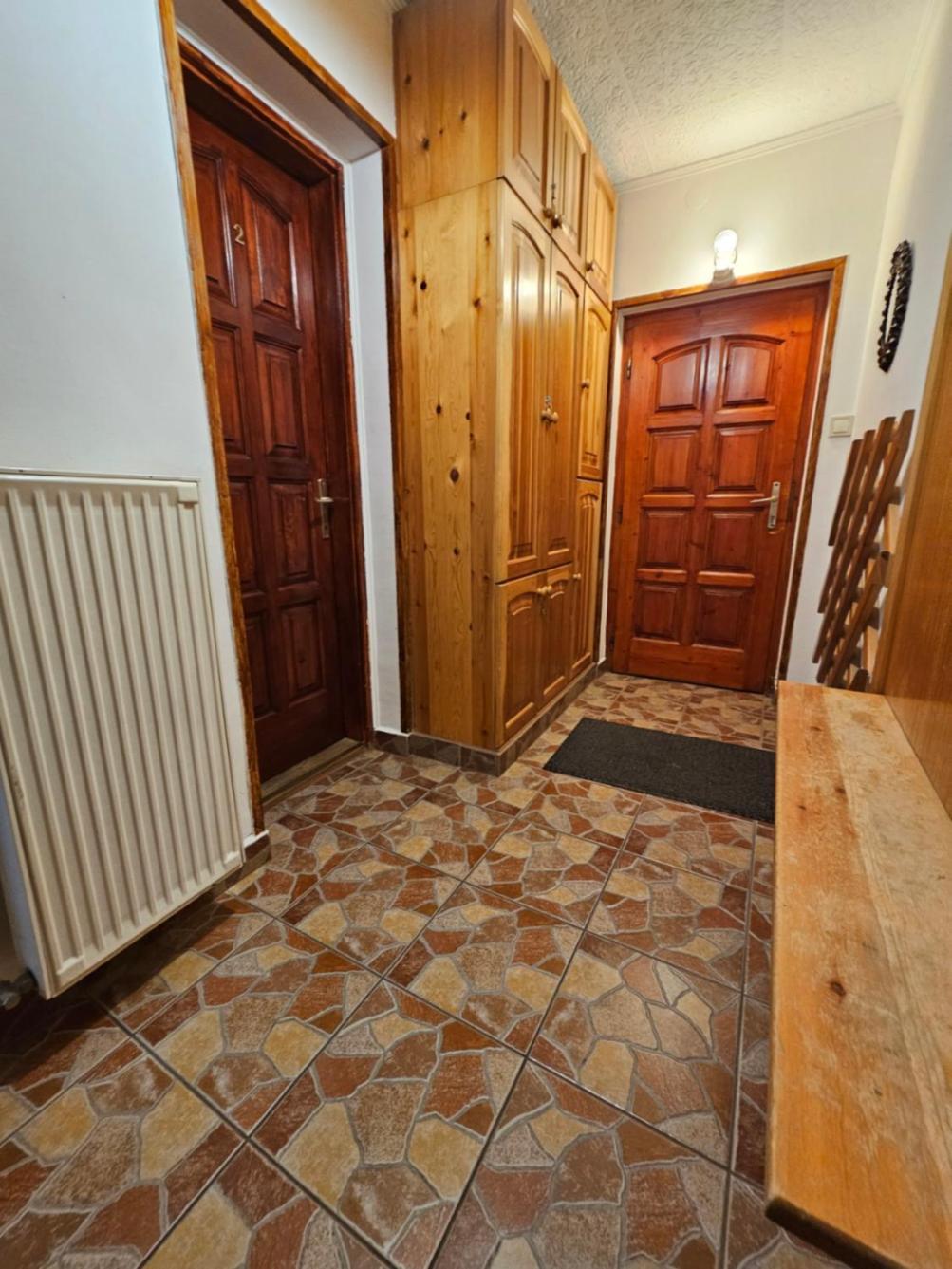 Family Friendly Gyal Apartment Екстериор снимка